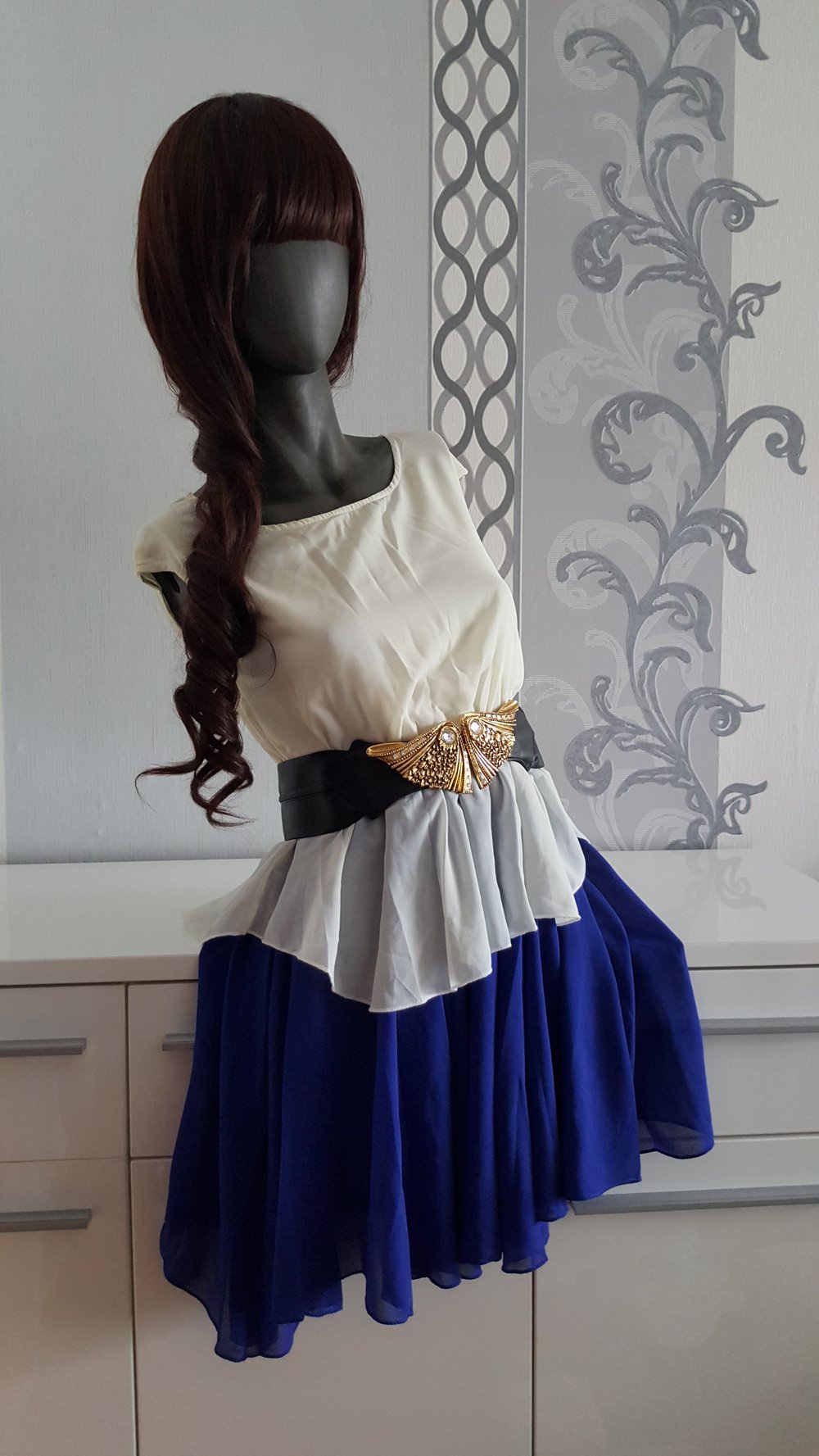 Kleid weiß unten blau ausgez. M 38 / 40 Neu