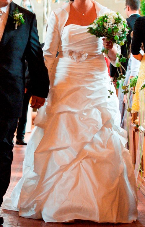 Brautkleid A-Linie mit Raffung, Satinband und Perlen (Brinkman)