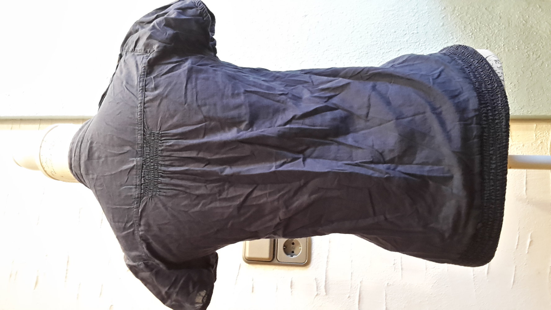 süße dunkelblaue Bluse kurzärmlig