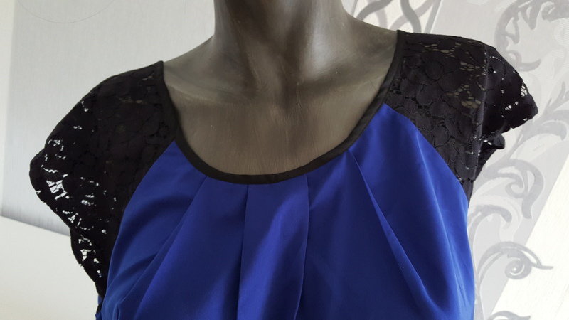 Elegantes Königsblaues Blau Oberteil mit Spitzen schwarz L fällt größer aus XL 40 42 evtl. 44