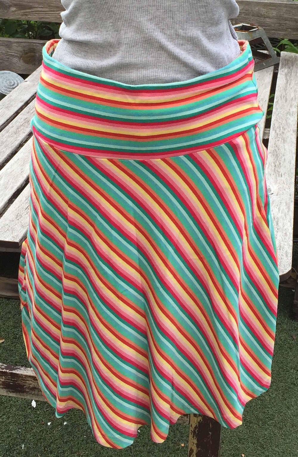 H&M Regenbogen ROCK Stretchrock Gr. 38 / M