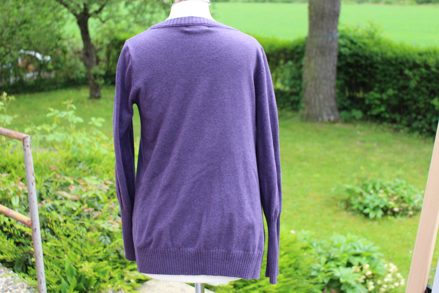  schöner lilaCardigan