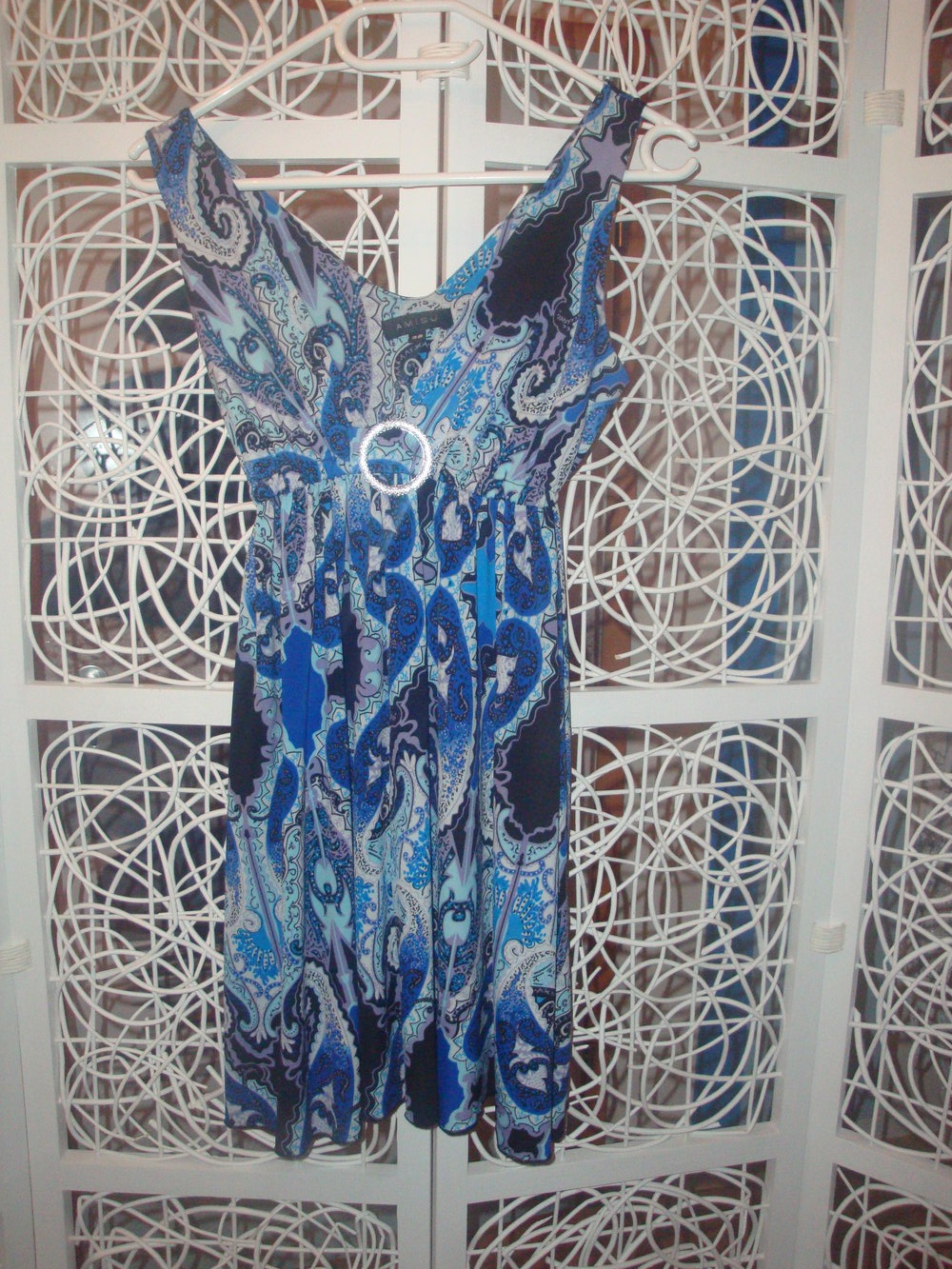 Blaugemustertes Sommerkleid