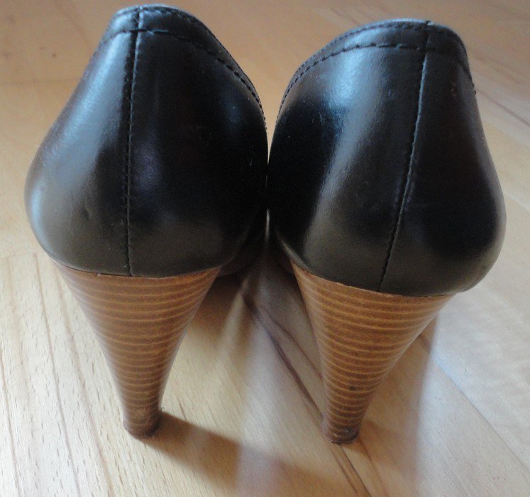 Elegante schwarze Pumps aus Leder mit Holzabsatz, Gr. 39