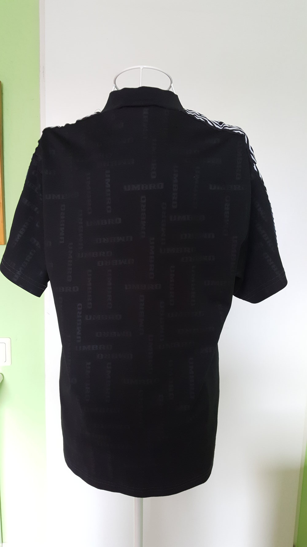 406. T-Shirt für den Sport von Umbro, Gr. 38-40