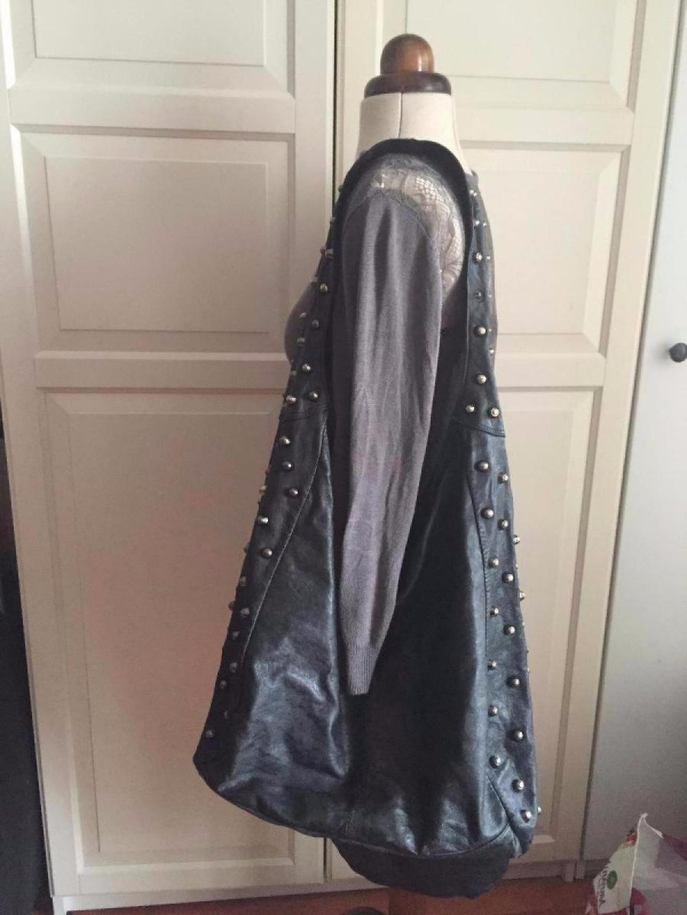 Black Metal ] XXL Tasche aus schwarzem Leder mit Nieten