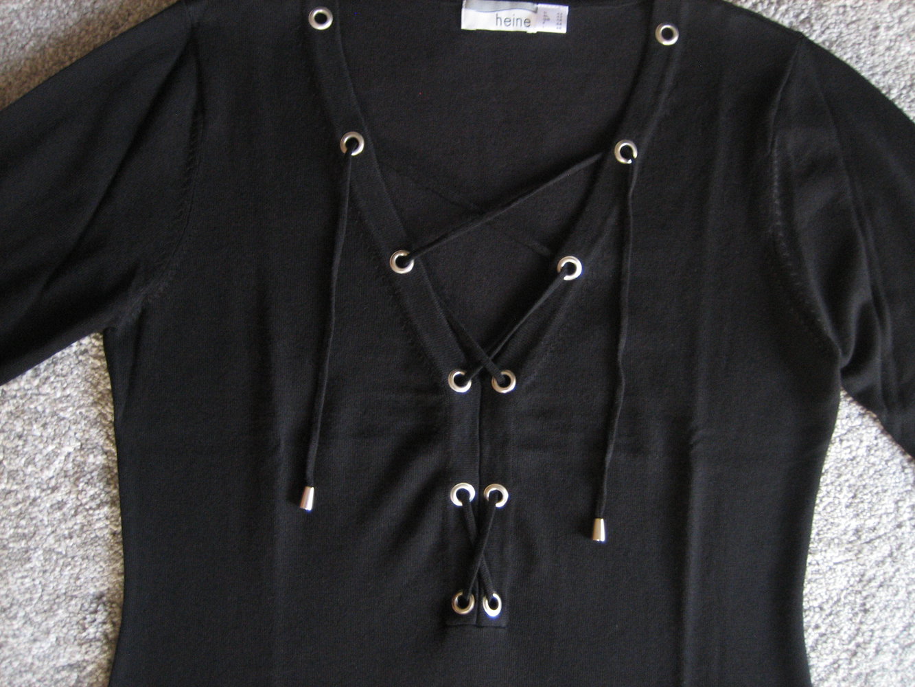 Stylischer Pulli Gr. 42, kuschelweich - coole Schnürung vorne, absolut ungetragen - tolle Geschenkidee!