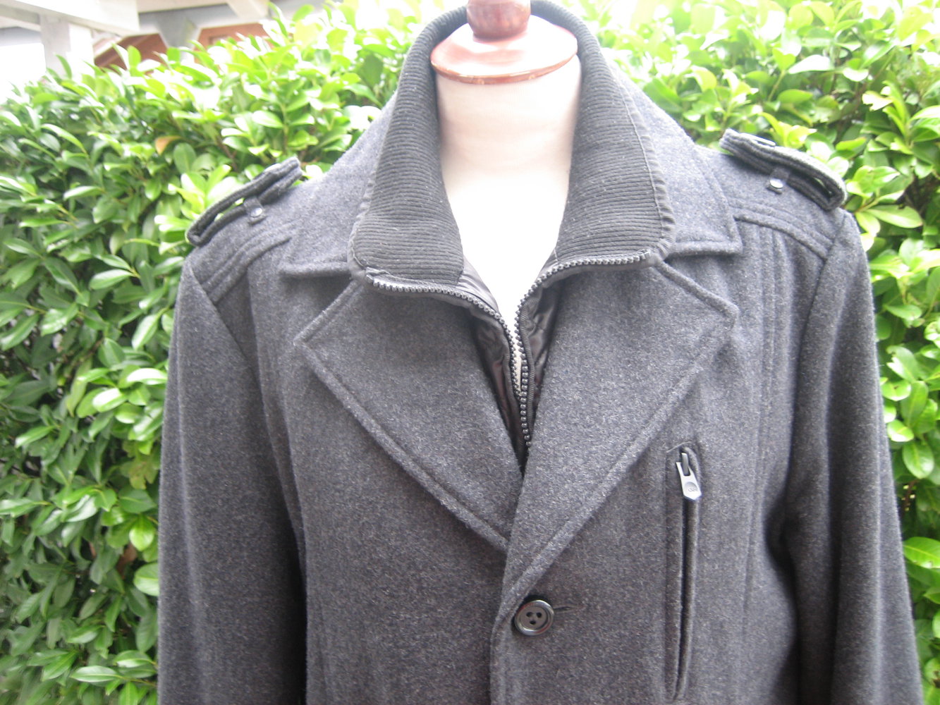 Lässiger Kurz-Mantel Gr. 48/50 (siehe Bemassung!), Dunkelgrau, superaufwändige Details!