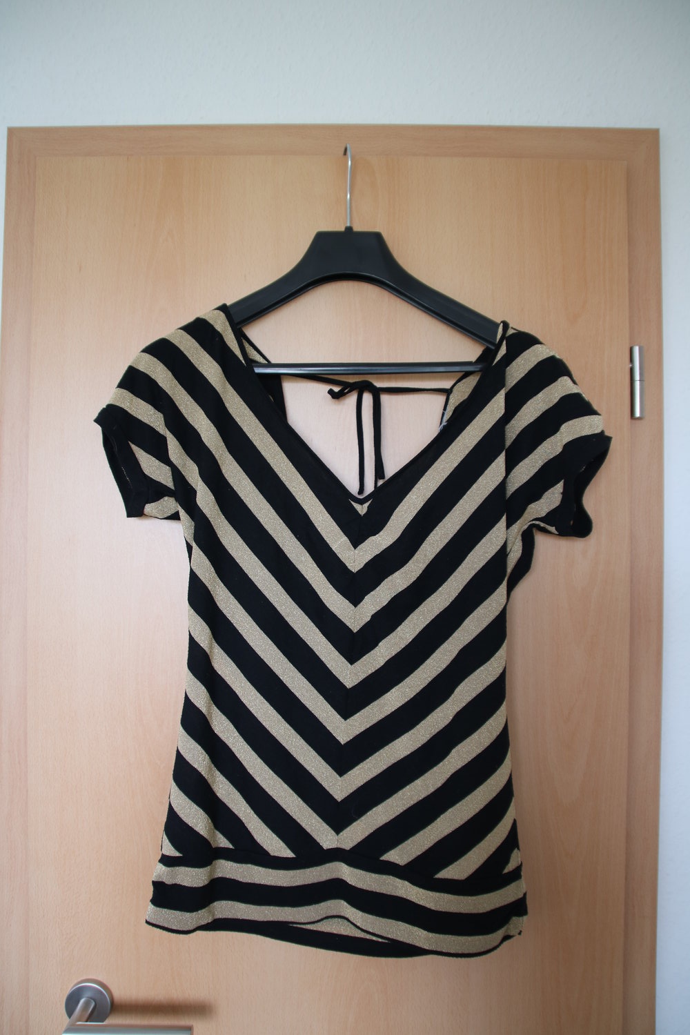 edles Shirt in schwarz-gold