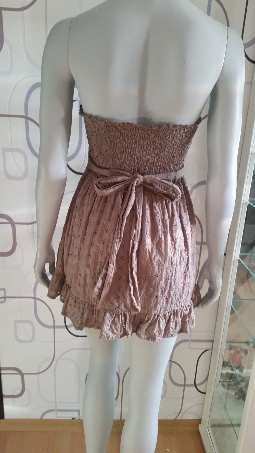 Oliv farbenes kurzes Kleid 