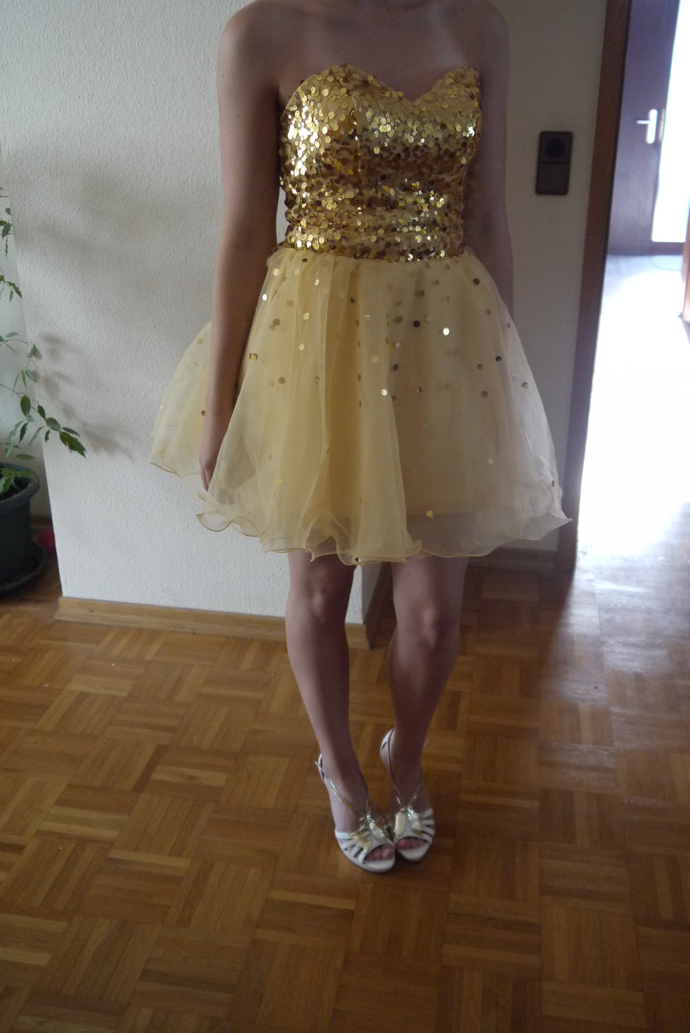 Goldenes Kleid