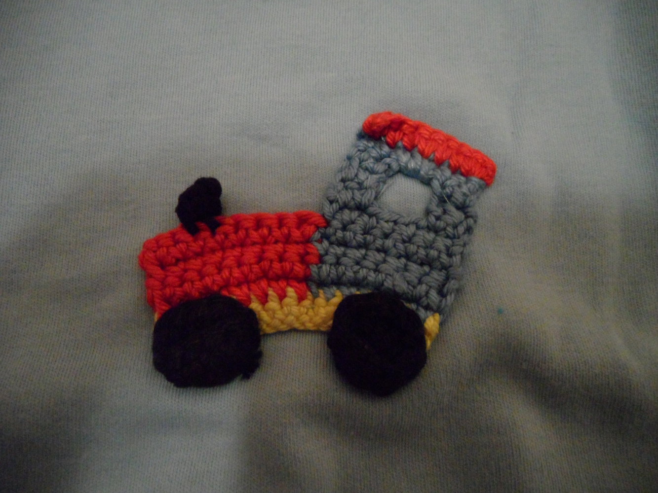 nucleo Langarmshirt mit Lok Häkellok Applikation DIY