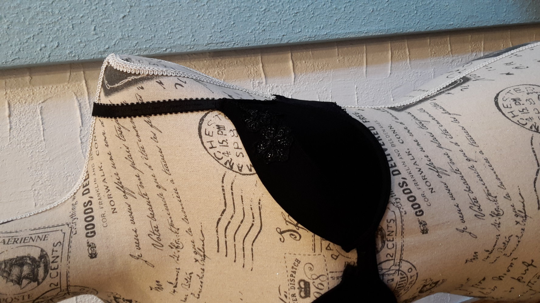 schwarzer BH, 75/C, viele schöne Details, gepolstert kein Push up