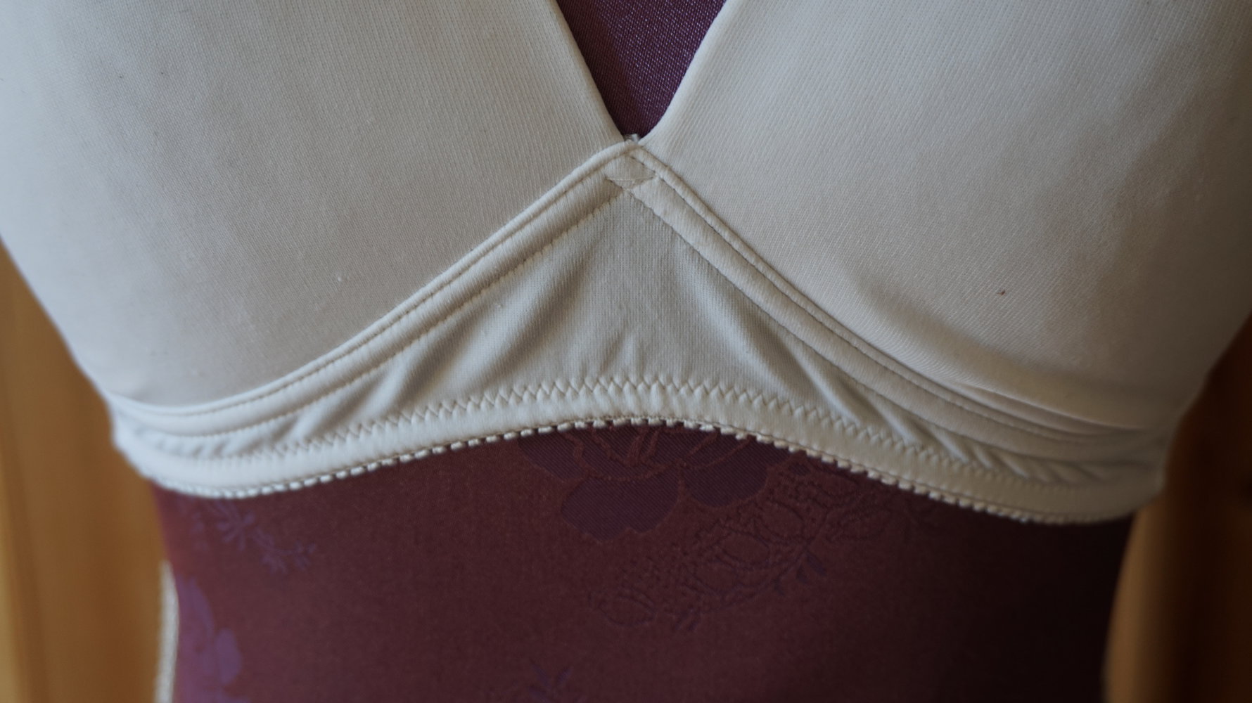 BH WEIß 75B OHNE BÜGEL