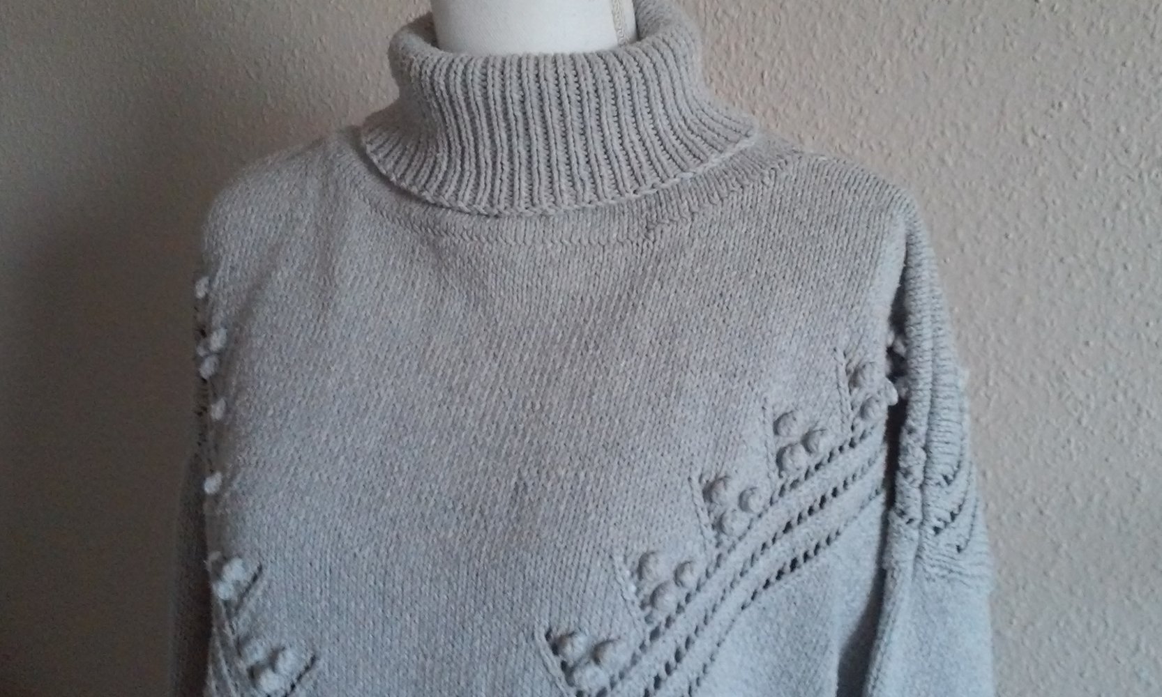 Handarbeit Rollkragenpullover Wolle (nur Materialpreis) handgestrickt  hellgrau  Gr. 44 