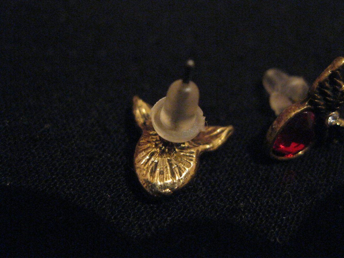 Herz mit Flügeln Ohrringe roter Stein