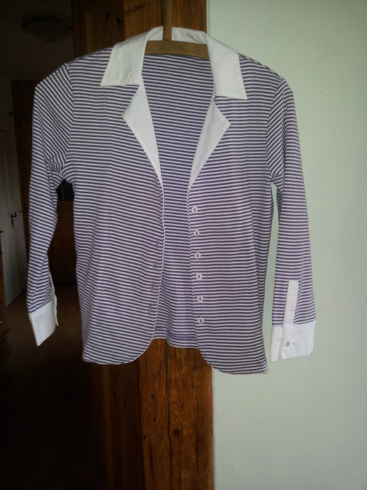 Bluse lila weiß gestreift