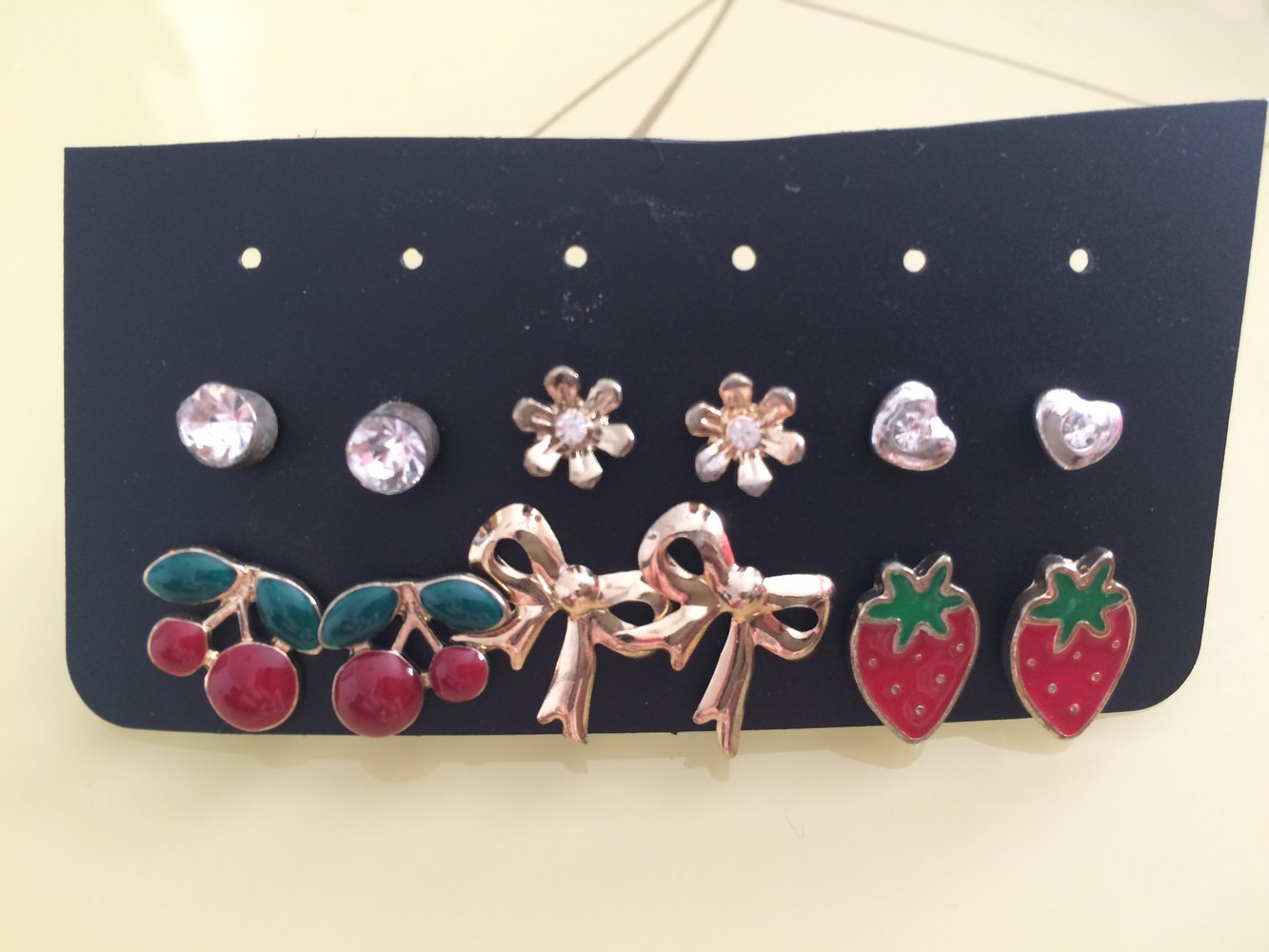 verschiedene Ohrringe Set Kirschen Schleifen