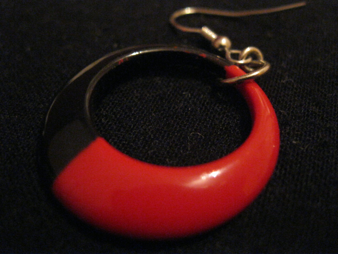 schwarz rote Ohrringe