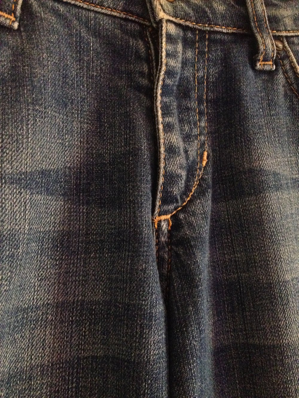 blaue Jeans (gerade geschnitten)