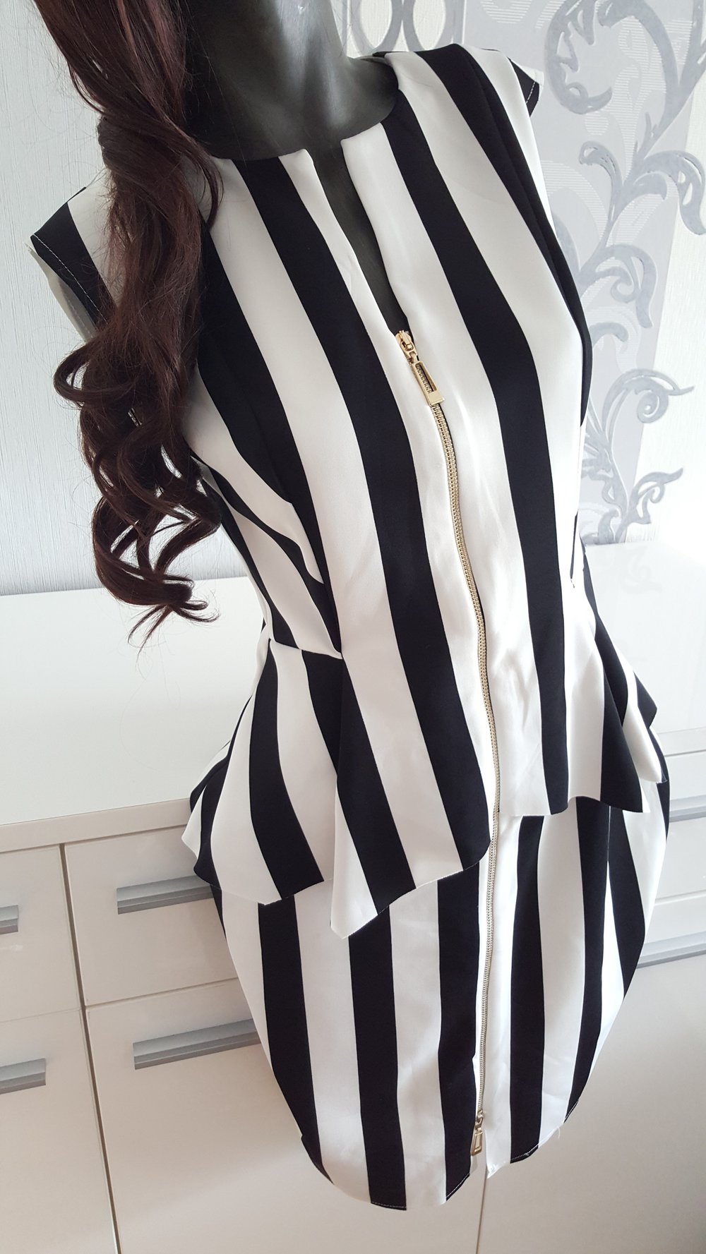 Elegantes Schwarz Weiß Kleid gestreift Reißverschluss gold ausgez. L 40 evtl. auch M 38