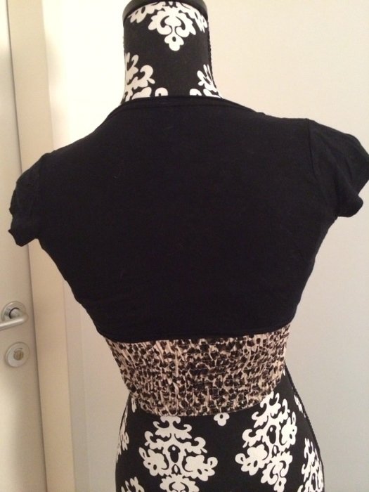 schwarzer Bolero kurzärmlig zum Binden