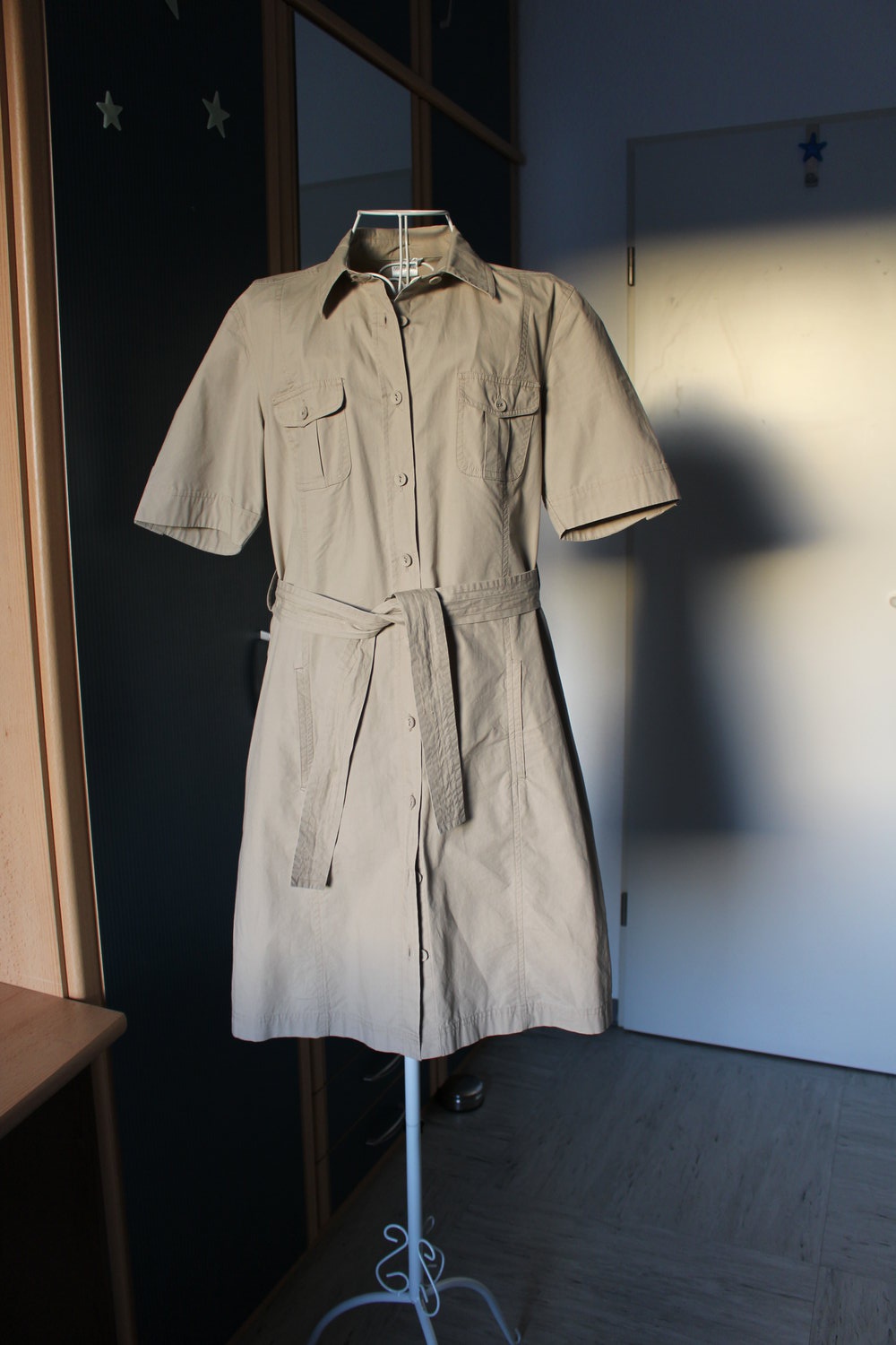 43. Kleid, hell-khaki, Gr. 38