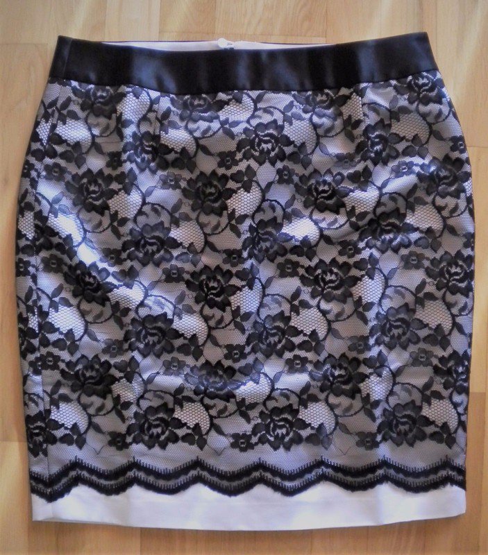 *** Neuer toller Stiftrock mit Spitze ***