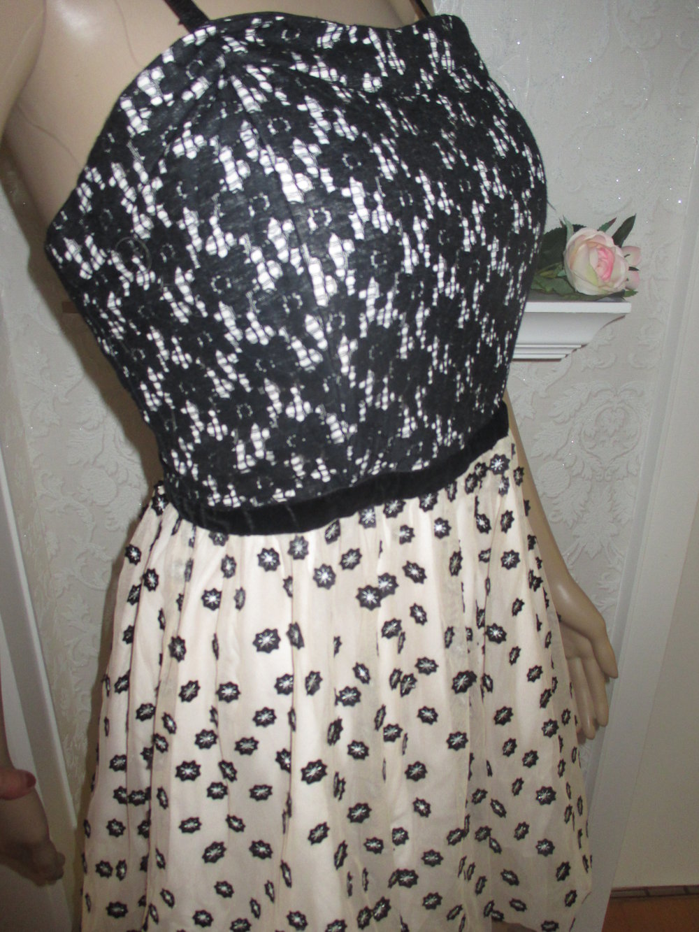 NEU mit Etikett * 3D- Blüten * Blumen * Flower- Power * Mesh * Chiffon * Tüll * Lace- Spitzen * Petticoat * Kleid 