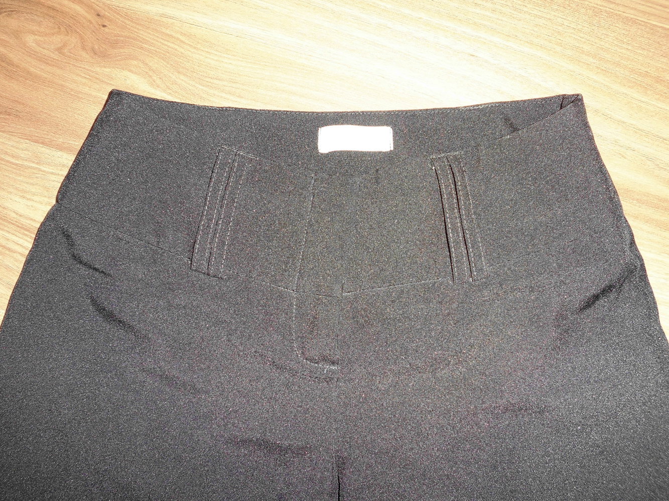 Schwarze Anzugshose mit breitem Bund