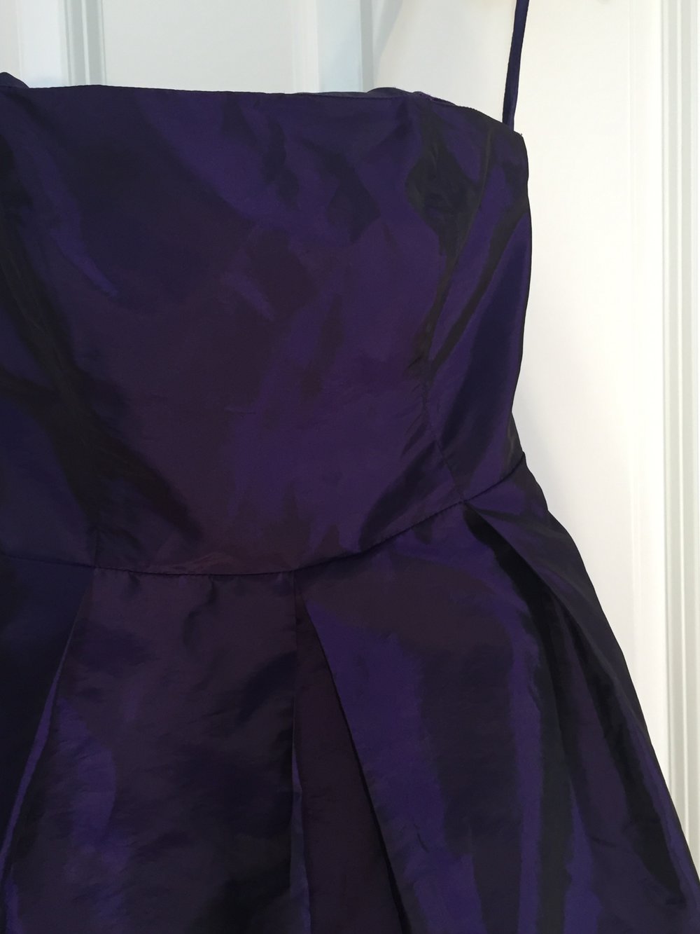Trägerloses Kleid (Abendkleid, Abtanzball, Abiball) lila mit großer Schleife