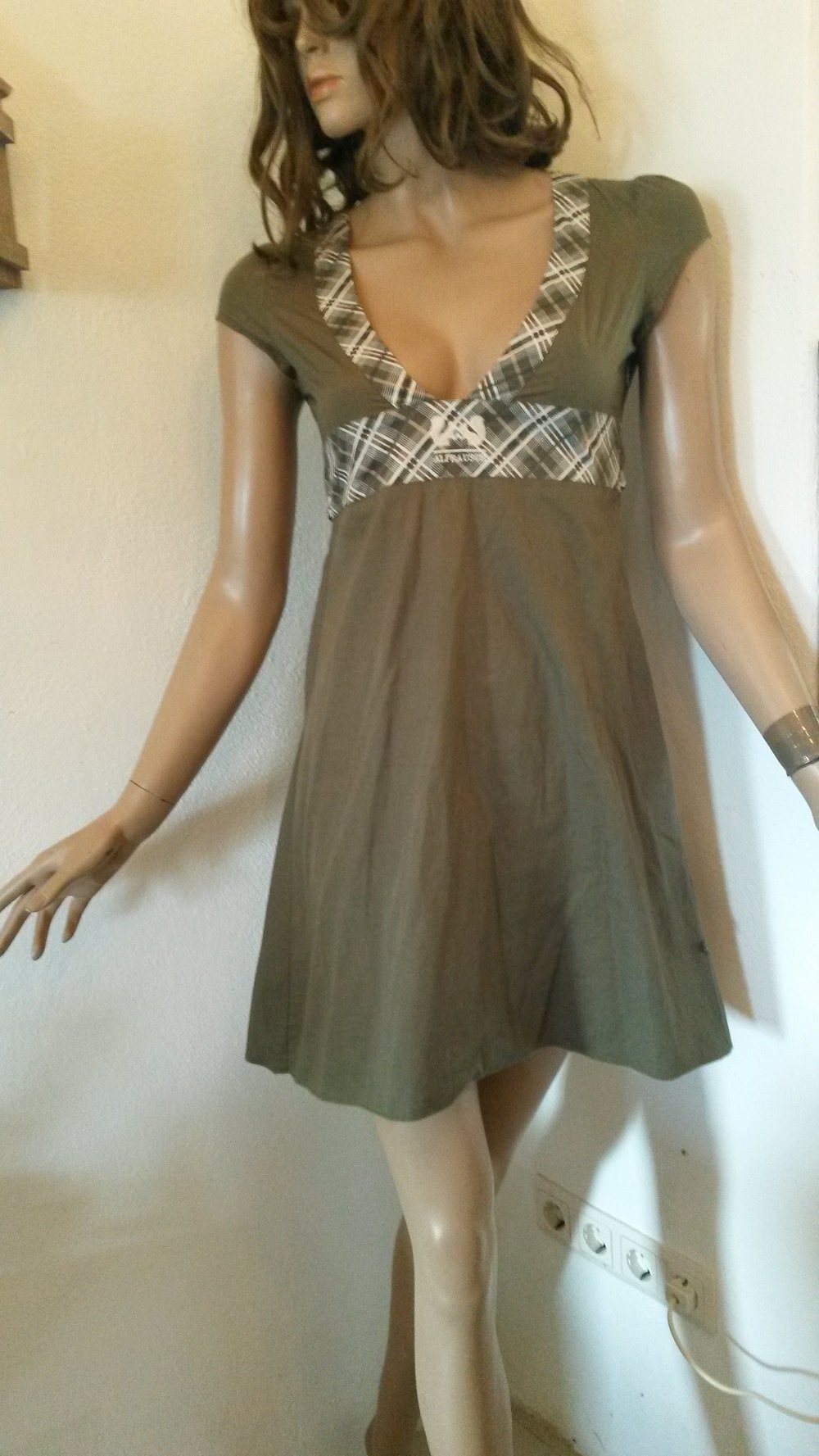 Khakigrünes Kleid von Alprausch 