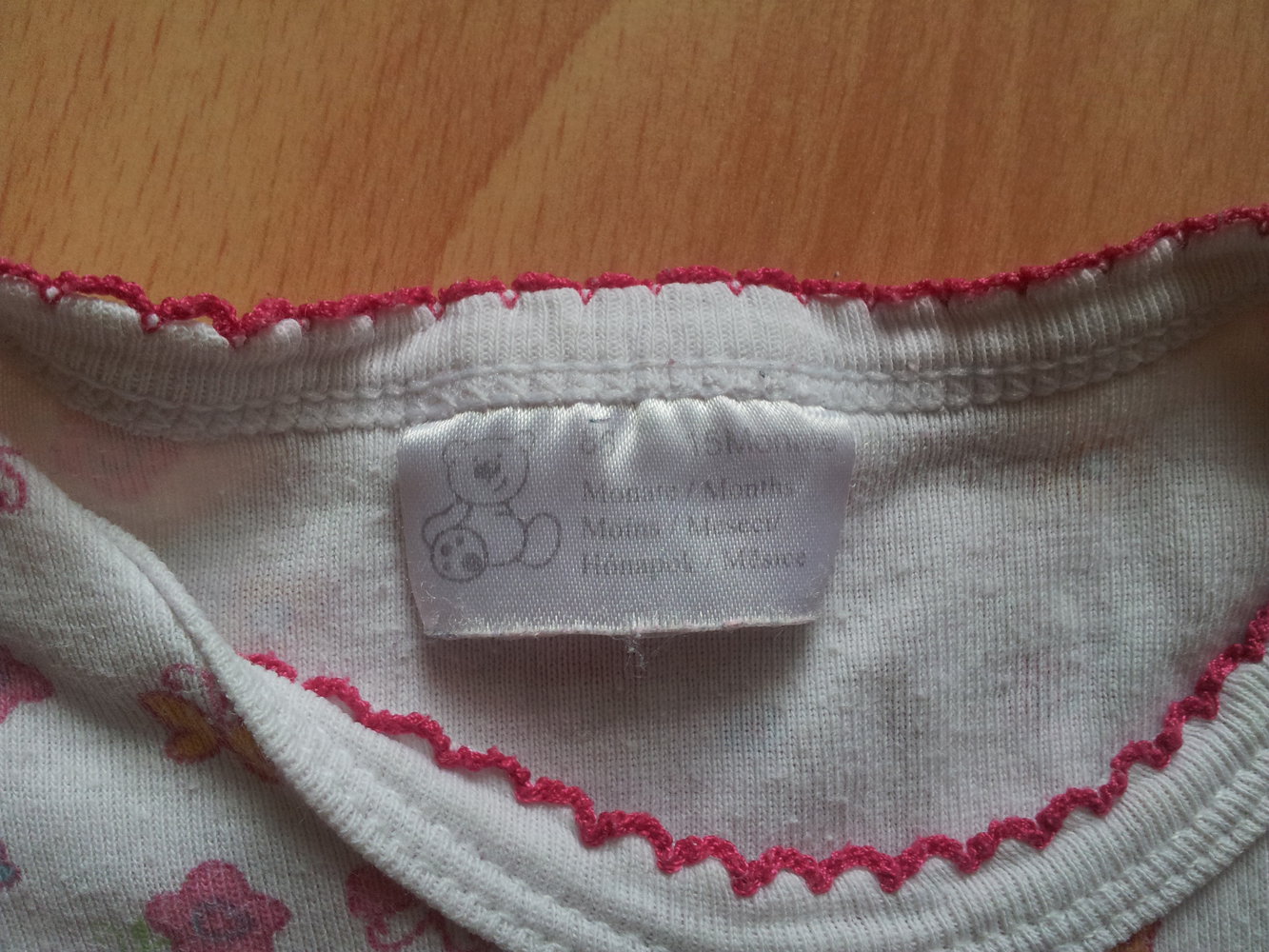 Body weiß Blumen Schmetterlinge Gr. 86 ohne Ärmel