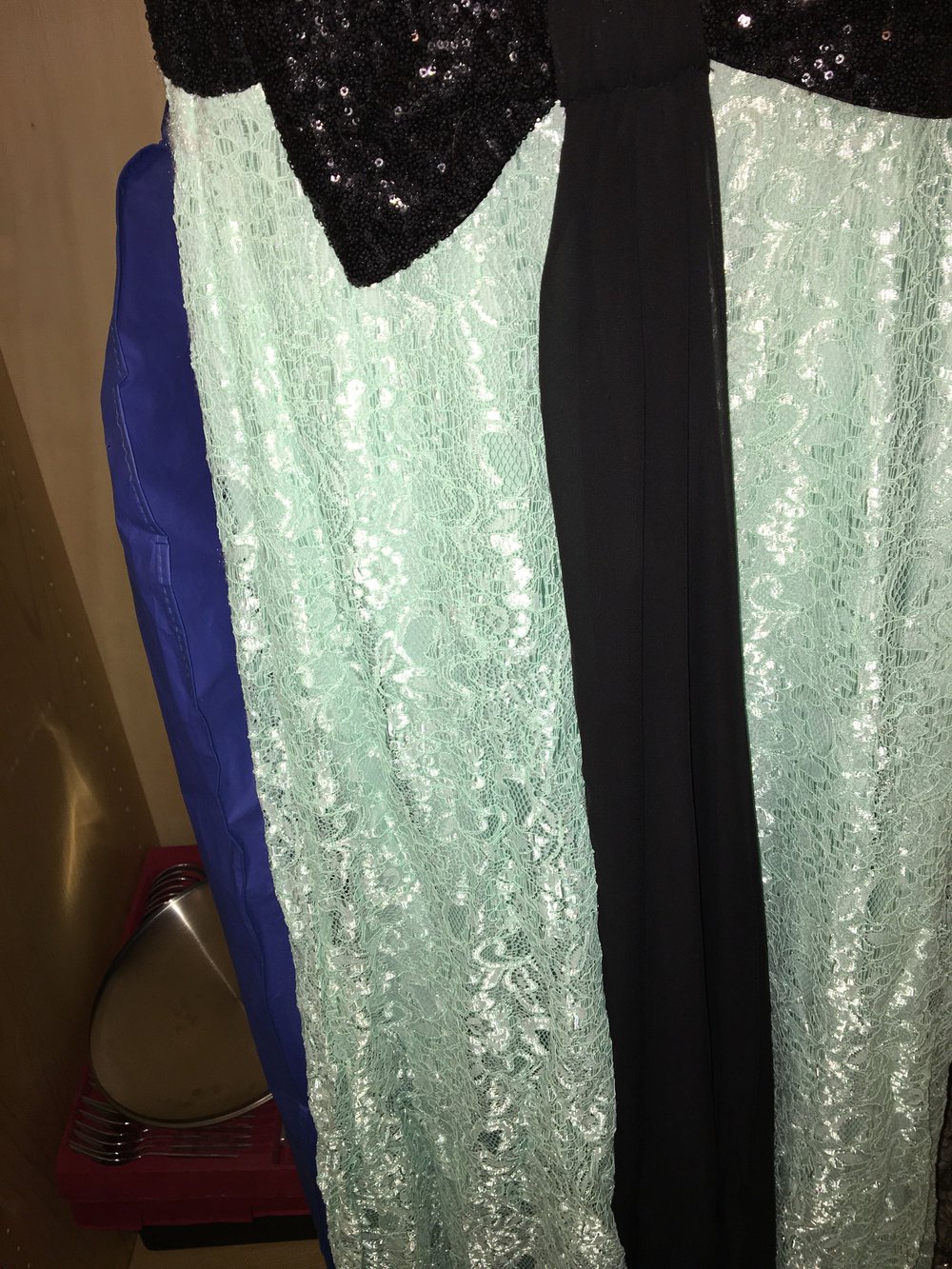 Türkis Abendkleid mit rücken Dekolleté am rücken schleife
Komplett Spitze
