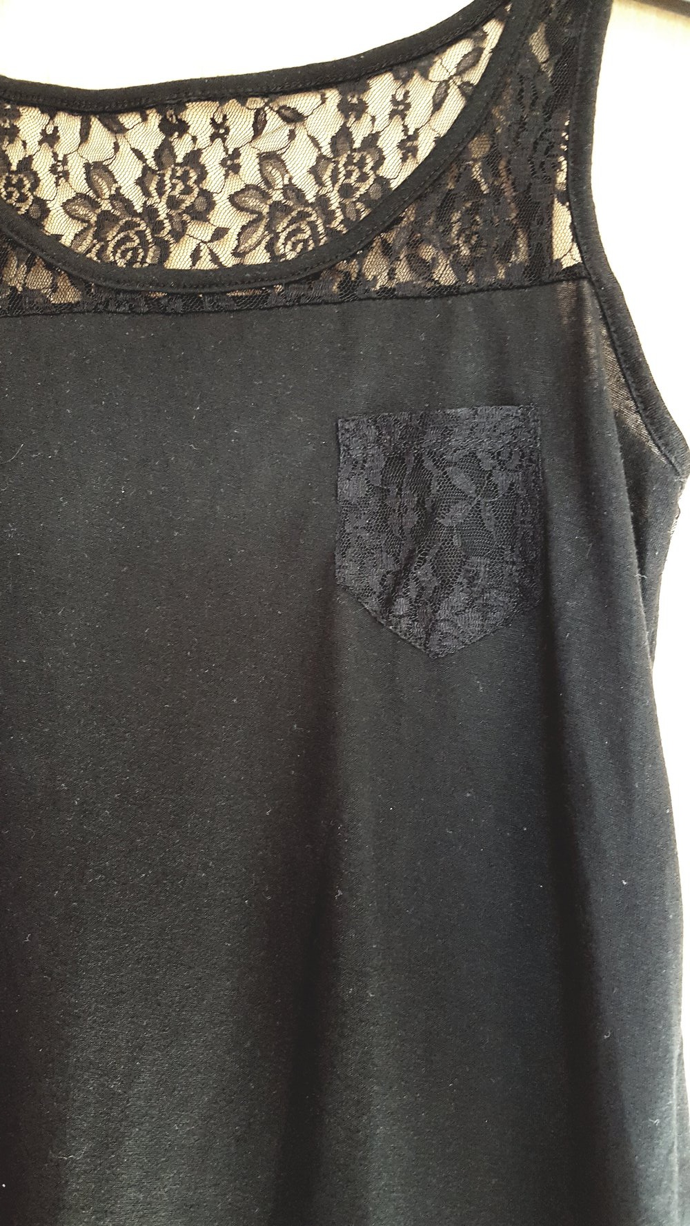 Schwarzes Spitzentop