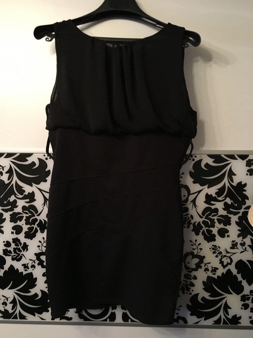 Schönes Kleid in schwarz