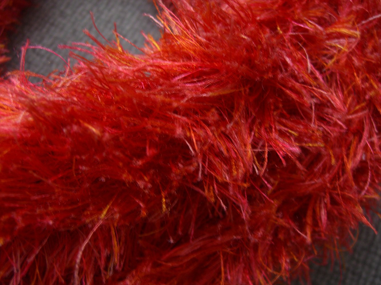 Kuscheliger Schauchschal mit Franseneffekt