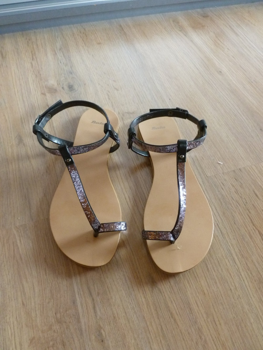 Sandalen Schuhe silber schwarz Bata Wie Neu