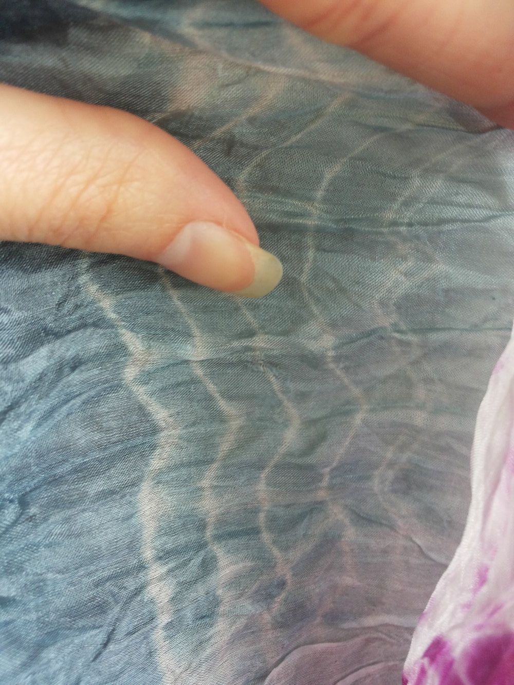 Langes Tuch / Schal von Esprit in crashed-Optik. zu Schlauchschal zusammennähbar, Batik