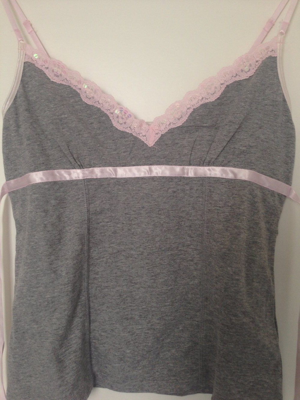 graues Träger Top mit Spitze
