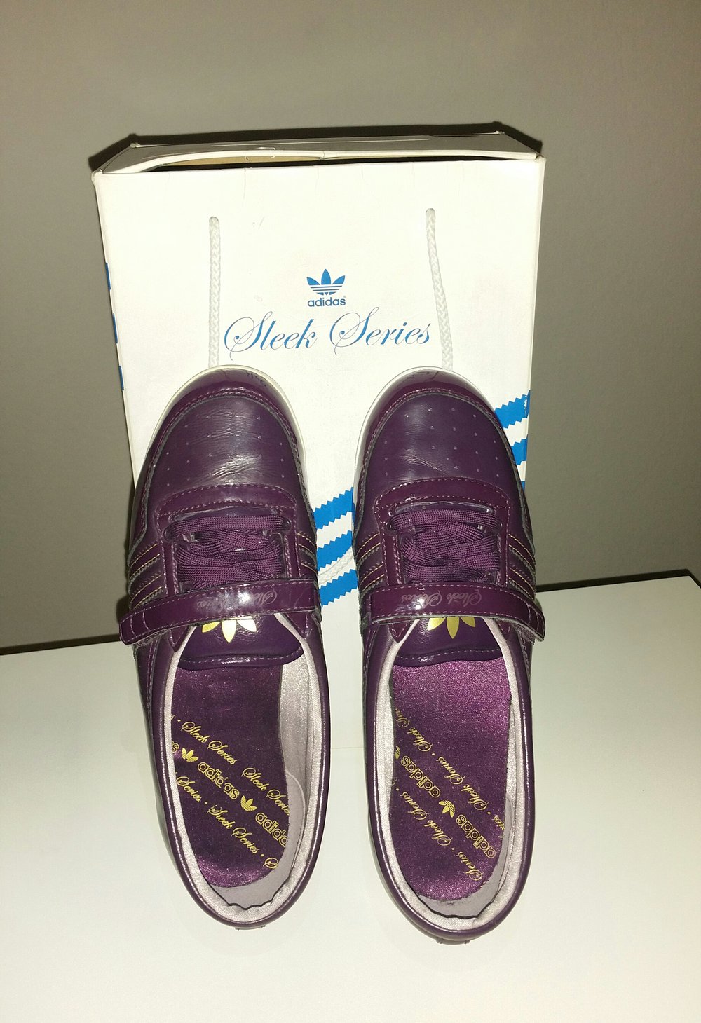 Adidas Sleek Series, brombeerfarben, Gr. 39