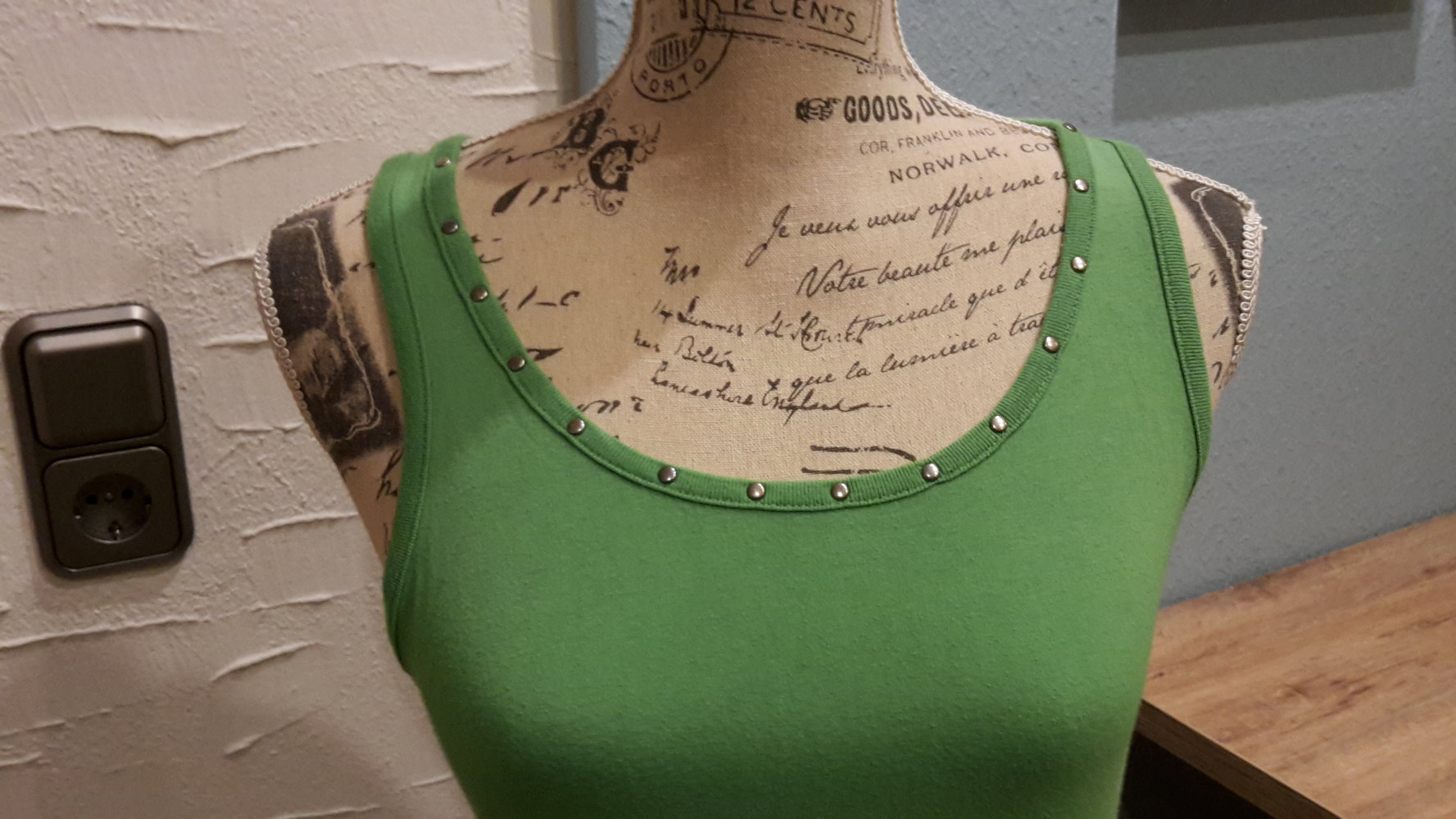 hell grünes Tanktank top Gr. M Only m. Nieten apfelgrün