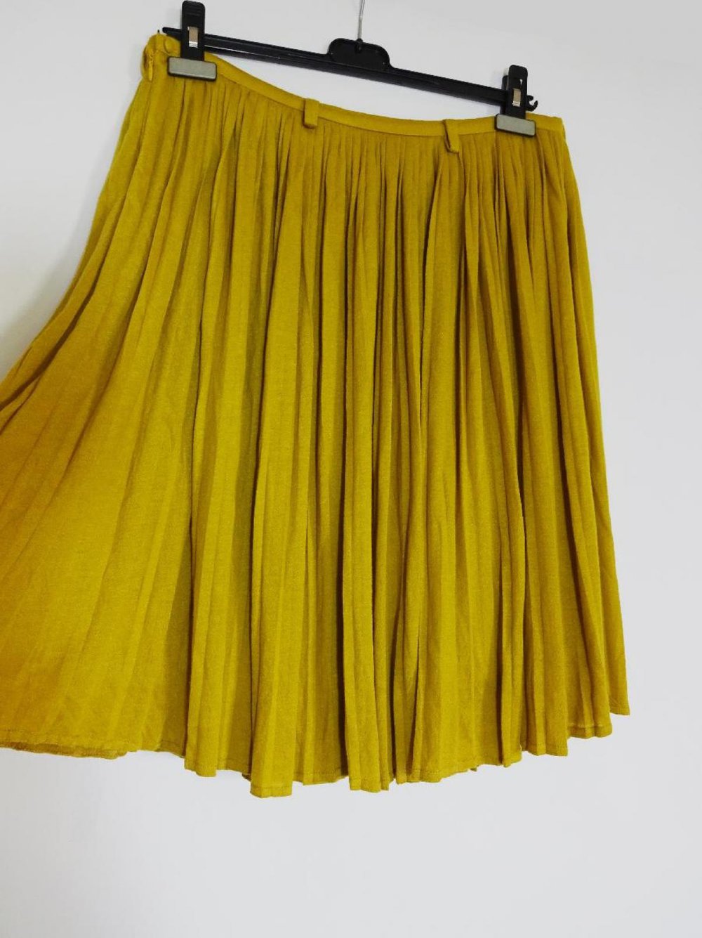 Senfgelber Faltenrock NEU Plissee Kunstseide Gr. 42 Gr. M Gr. 14
