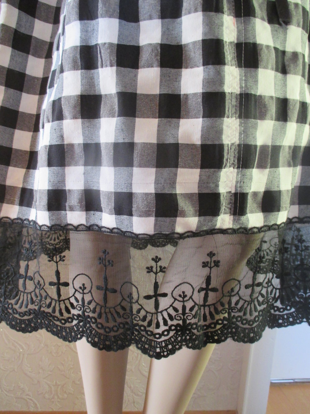 NEU * 3 -teiliges Lace-Spitzen Nostalgie Brauchtum Folklore Trachten Volks-Oktoberfest Karo Dirndl Kleid 