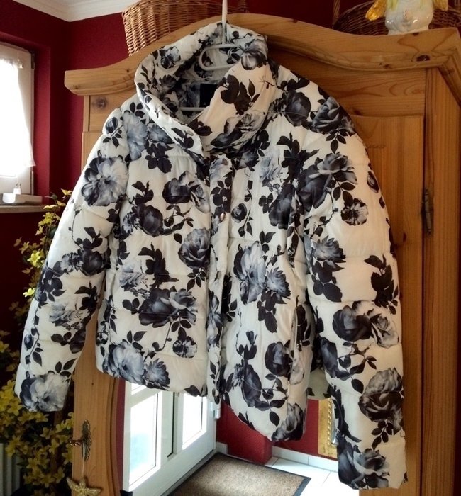  Fluffige, sehr schöne warme Jacke / Flower  Blumen- Muster 