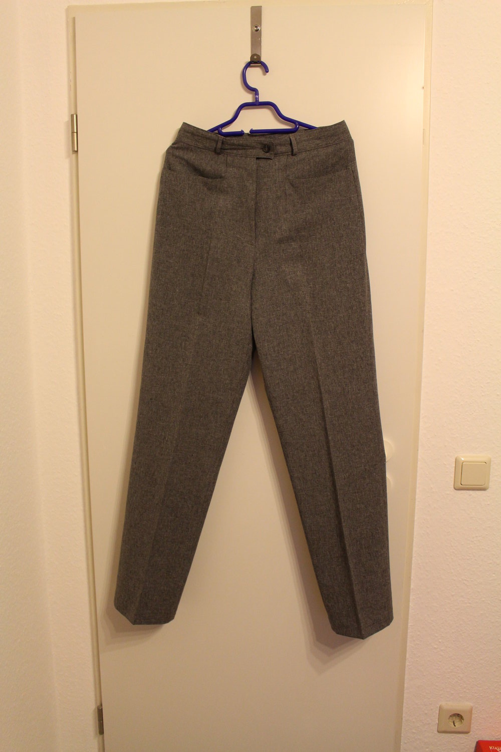 311. Damen Anzug von GO-IN, Gr. 38, Farbe grau