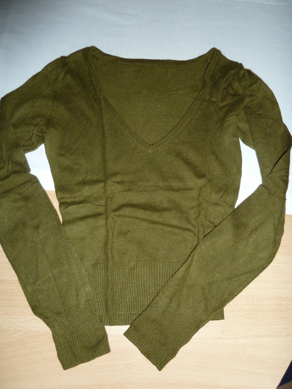 grüner / khaki Pullover, V-Ausschnitt, Größe 32 / 34 / 36