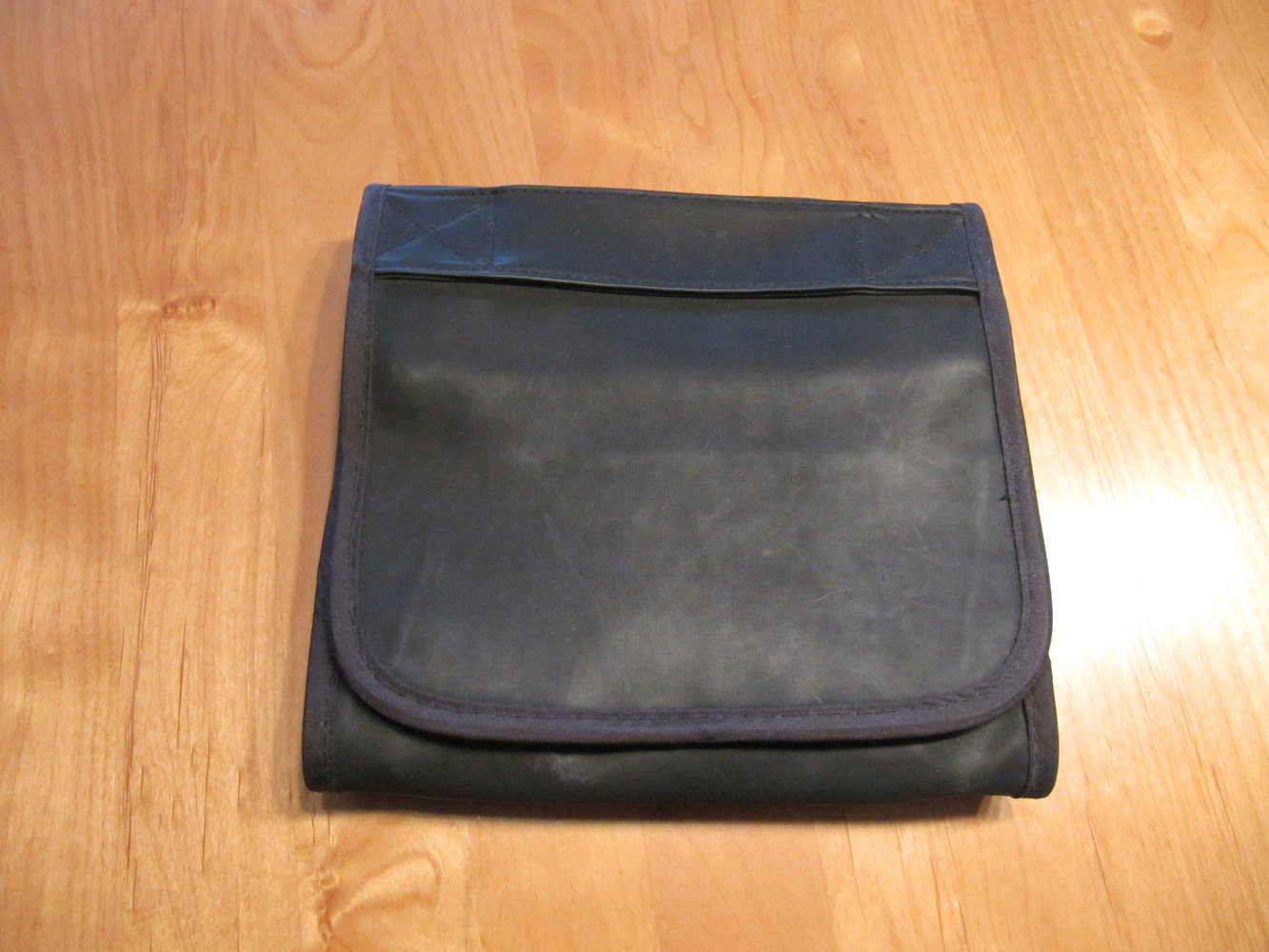 Kosmetiktasche mit abnehmbaren Täschchen