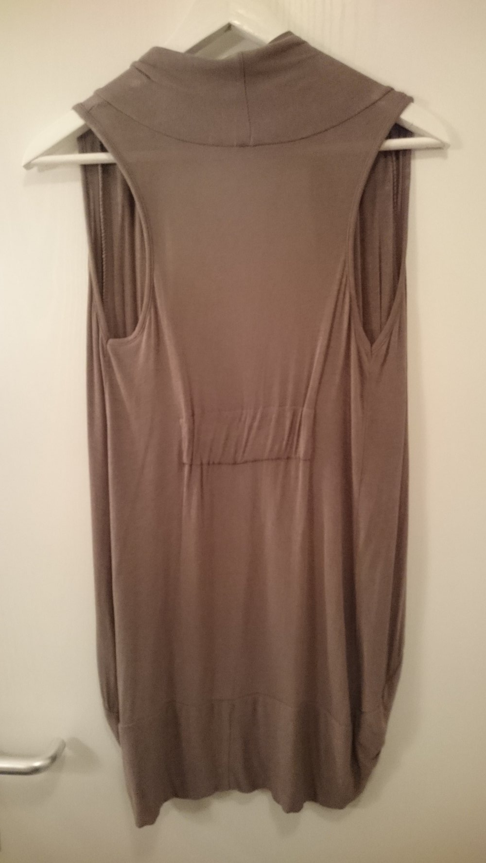 Ärmelloses, braunes Jäckchen (Nie getragen!)