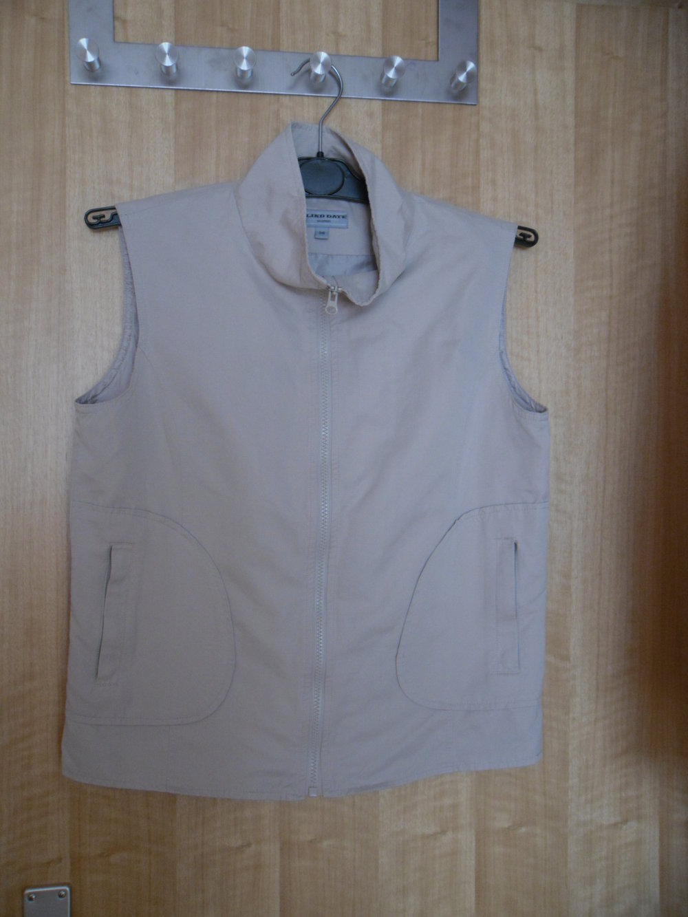 Leichte, dünne Weste in beige